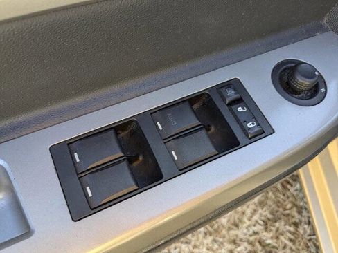 Used 2010 Chrysler Sebring Touring image 14