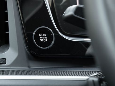 Used 2025 Porsche Cayenne Turbo image 17