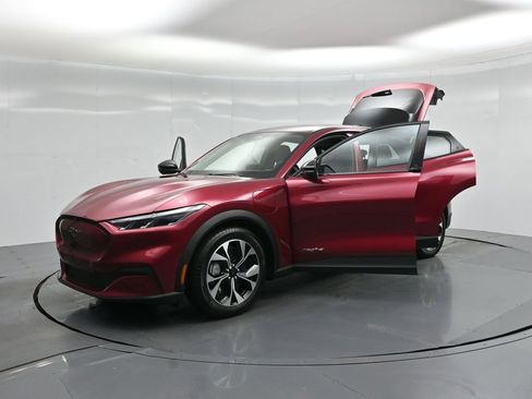 Certified 2025 Ford Mustang Mach-E Select image 30