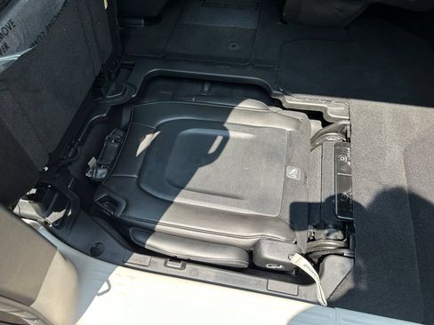 Used 2024 Chrysler Pacifica Touring-L FWD image 32