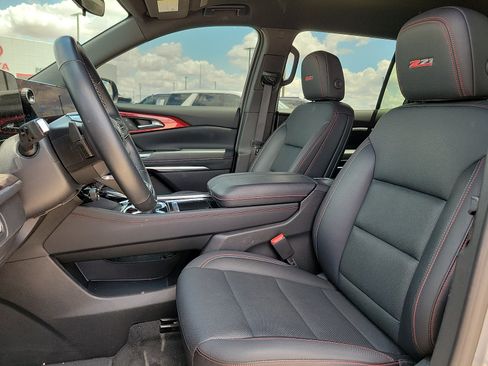 Used 2025 Chevrolet Traverse Z71 AWD/4WD image 12