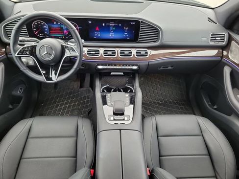 Used 2025 Mercedes-Benz GLS 450 4MATIC image 13