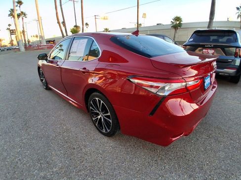 Used 2020 Toyota Camry SE image 5