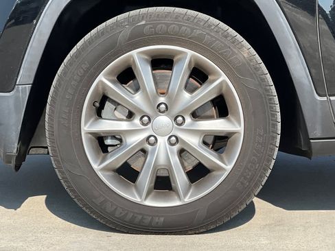 Used 2018 Jeep Cherokee Limited image 28