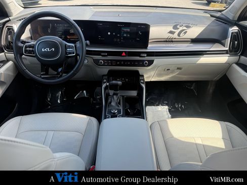 Used 2025 Kia Sorento S FWD image 2