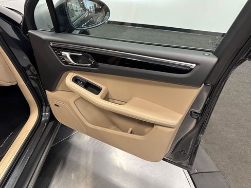Used 2026 Porsche Macan AWD/4WD image 42