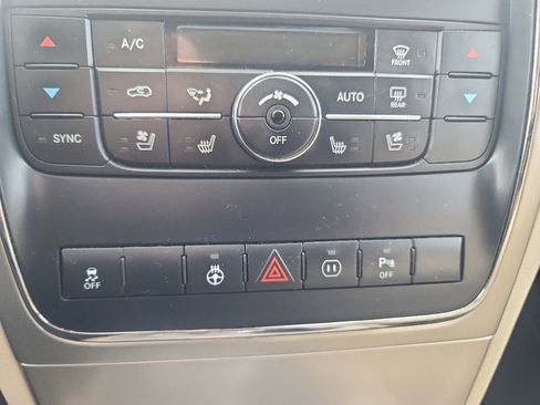 Used 2012 Jeep Grand Cherokee Limited w/ Luxury Group II image 21