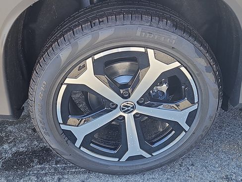 New 2026 Volkswagen Tiguan SE image 3