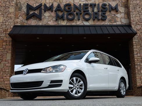 Used 2016 Volkswagen Golf S image 1