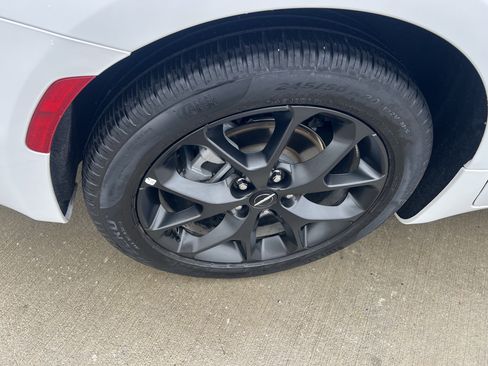 Used 2025 Chrysler Pacifica Limited image 8