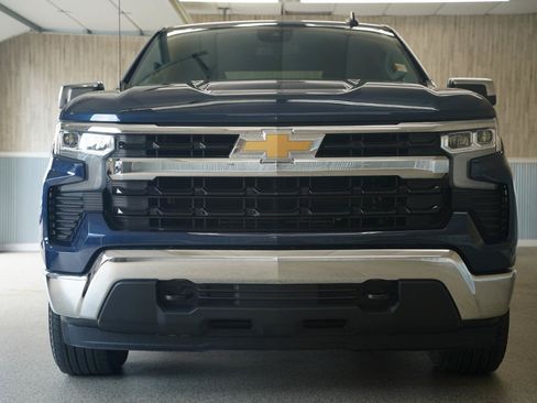 Used 2022 Chevrolet Silverado 1500 LT AWD/4WD image 3