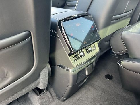 New 2026 Cadillac Vistiq Platinum AWD/4WD image 30