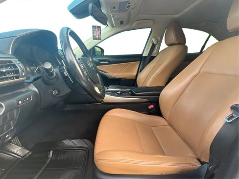 Used 2018 Lexus IS 300 AWD w/ Comfort Package image 9