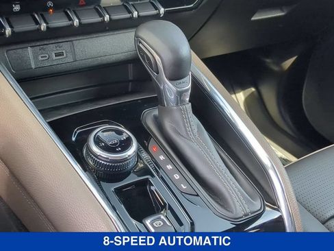 Used 2025 GMC Canyon Denali AWD/4WD image 13