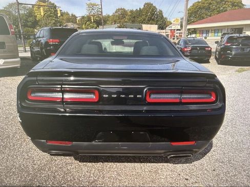 Used 2017 Dodge Challenger R/T RWD image 8
