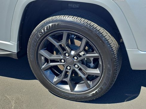 Used 2023 Jeep Grand Cherokee 30th Anniversary image 11