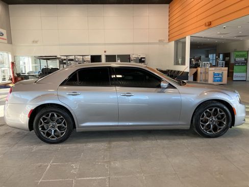 Used 2017 Chrysler 300 S image 4