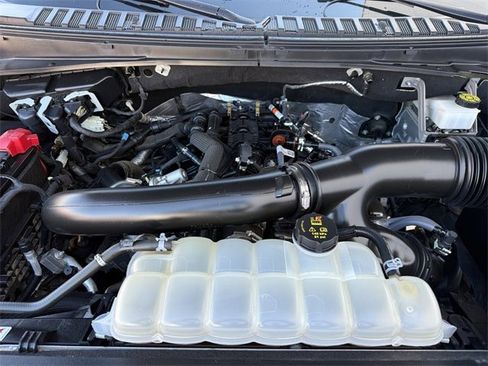 Used 2022 Ford Expedition XLT image 33