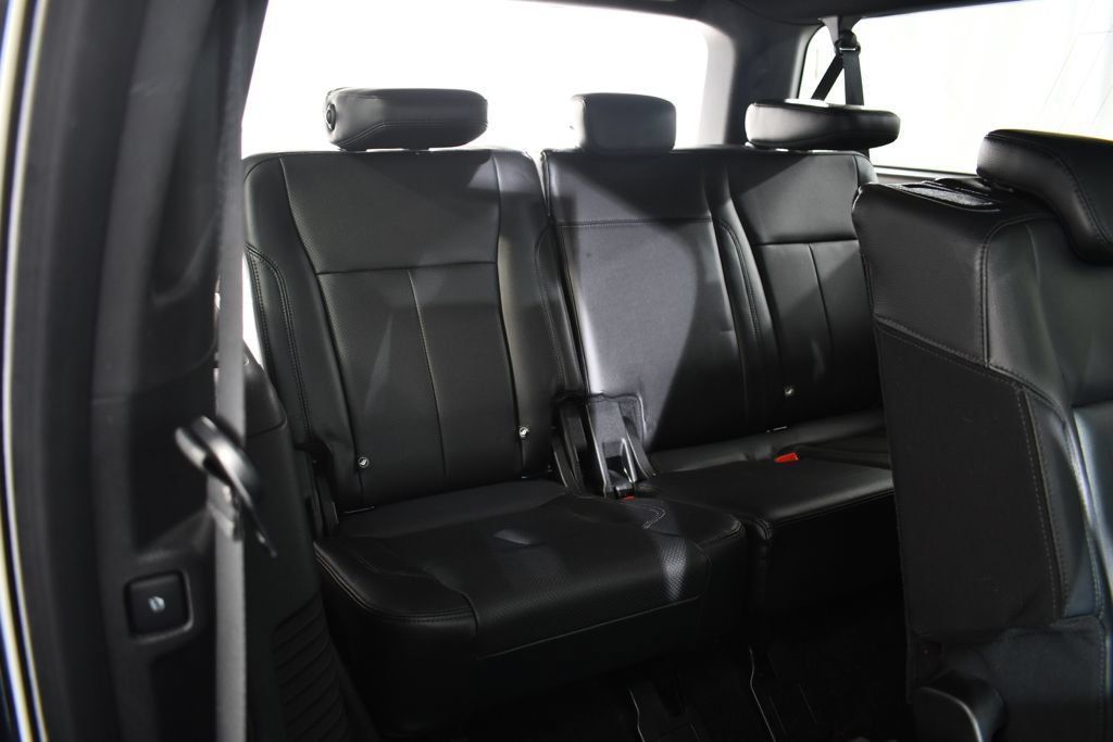 Used 2018 Ford Expedition Max XLT w/ Equipment Group 202A AWD/4WD image 20
