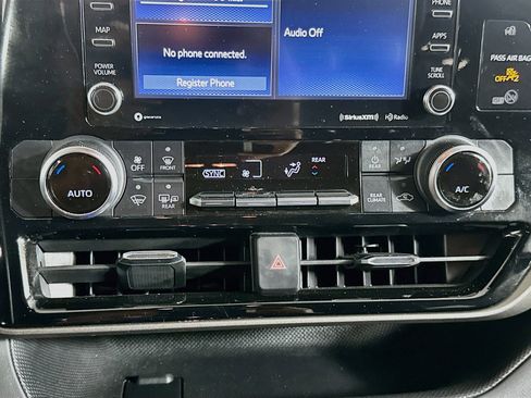 Used 2022 Toyota Highlander LE FWD image 23