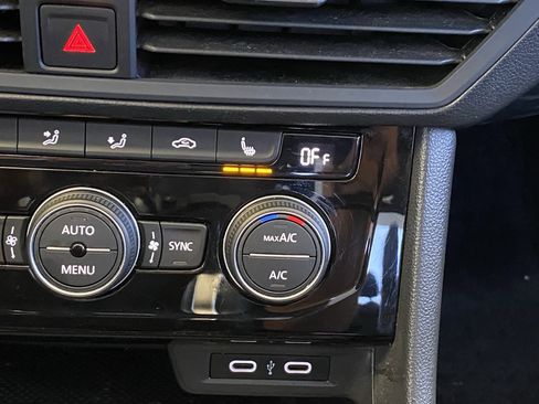 Used 2021 Volkswagen Jetta SE FWD image 24