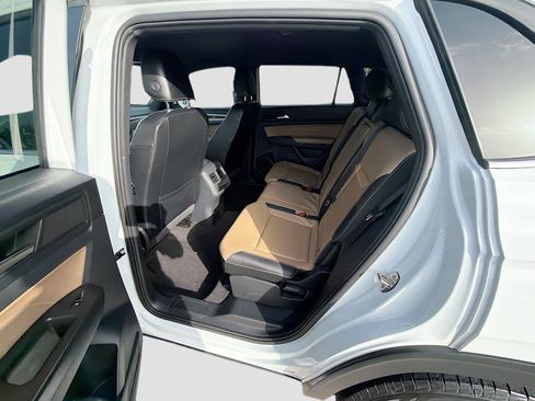 Used 2022 Volkswagen Atlas Cross Sport SE FWD image 23