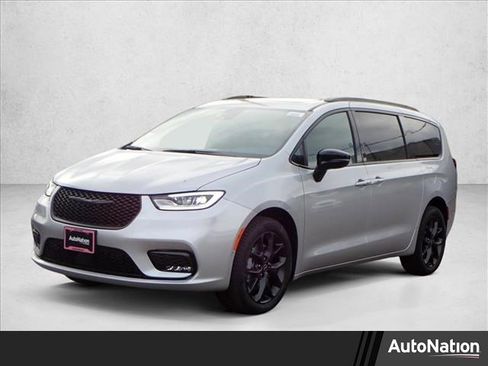 New 2026 Chrysler Pacifica Limited w/ S Appearance Package image 1