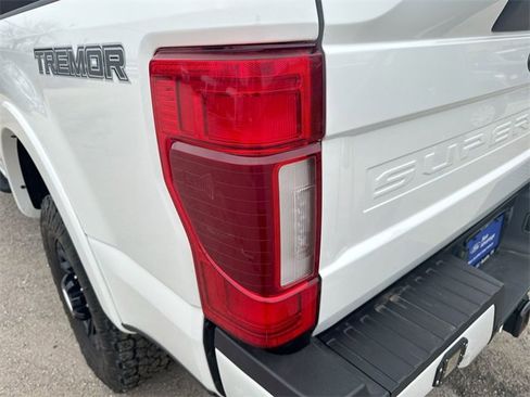 Certified 2022 Ford F250 Lariat w/ Tremor Off-Road Package image 38