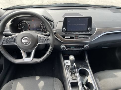 Used 2024 Nissan Altima 2.5 SV FWD image 15