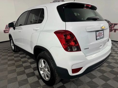 Used 2022 Chevrolet Trax LS w/ Tint and Cruise Package AWD/4WD image 25