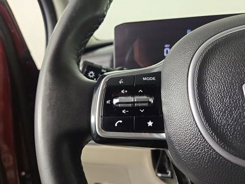 Certified 2025 Kia Carnival image 25