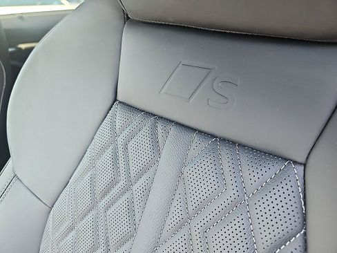 Used 2025 Audi SQ5 Prestige AWD/4WD image 16