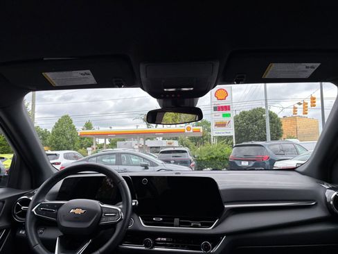 Used 2025 Chevrolet Equinox LT FWD image 33