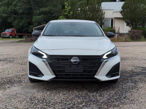 Used 2025 Nissan Altima 2.5 SV FWD image 10