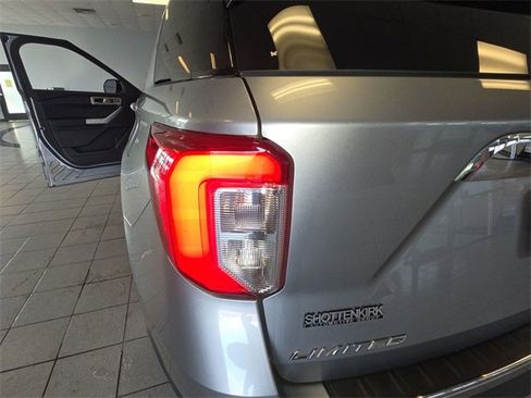 Used 2020 Ford Explorer Limited image 30