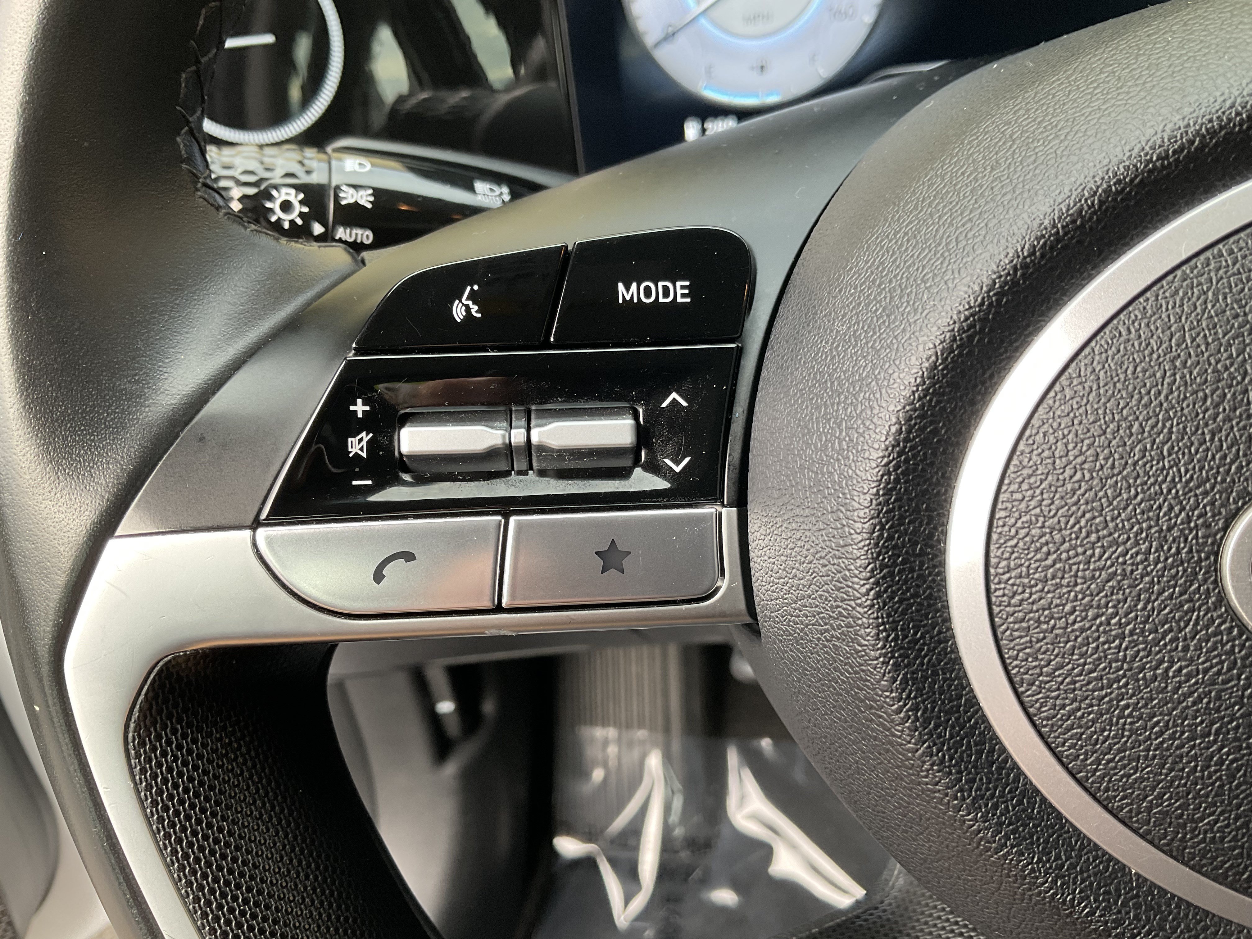 Used 2025 Hyundai Elantra SEL FWD image 30