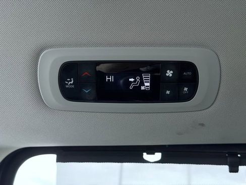 Used 2023 Chrysler Pacifica Touring-L FWD image 24