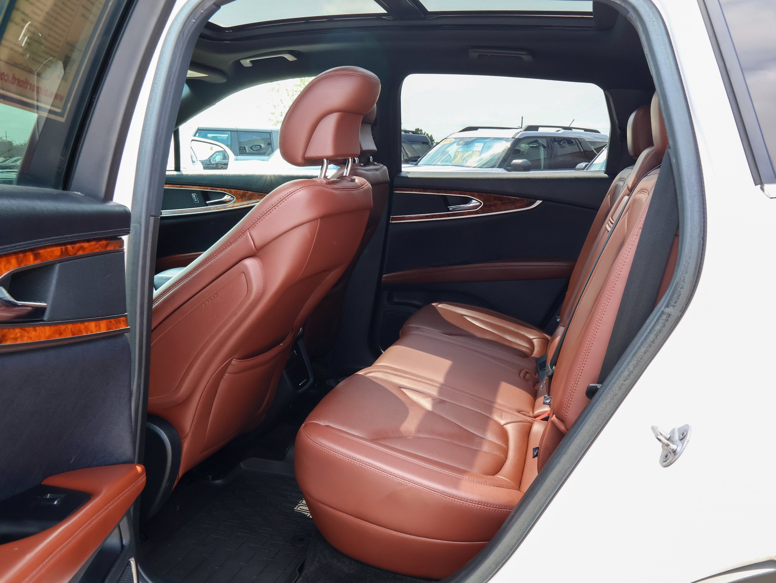 Used 2018 Lincoln MKX Reserve AWD/4WD image 16