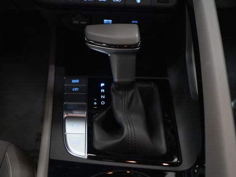 Certified 2025 Hyundai Elantra SEL image 18