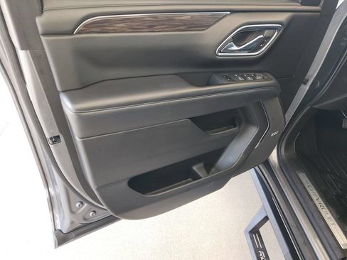 Used 2021 Chevrolet Tahoe Z71 w/ Luxury Package AWD/4WD image 32