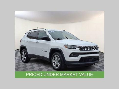 Used 2024 Jeep Compass Latitude AWD/4WD image 1