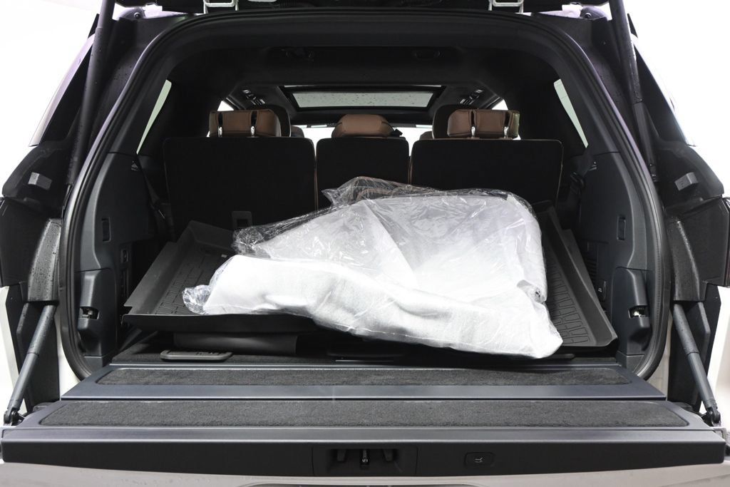 New 2027 Lincoln Navigator Black Label AWD/4WD image 20