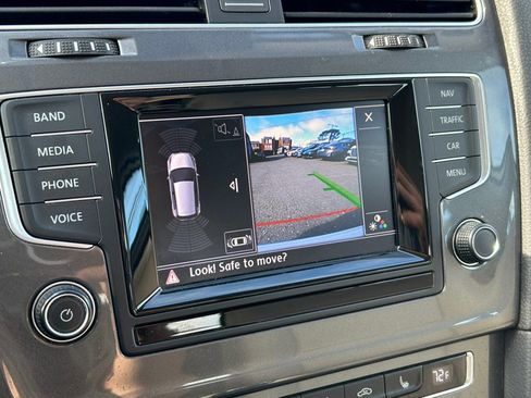 Used 2015 Volkswagen e-Golf SEL Premium image 33