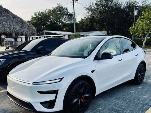 Used 2026 Tesla Model Y Performance AWD/4WD image 1