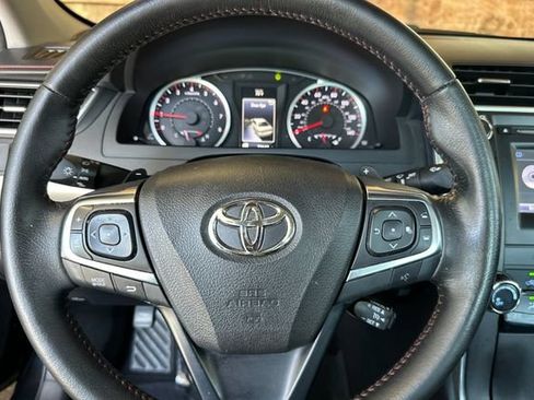 Used 2016 Toyota Camry SE FWD image 21