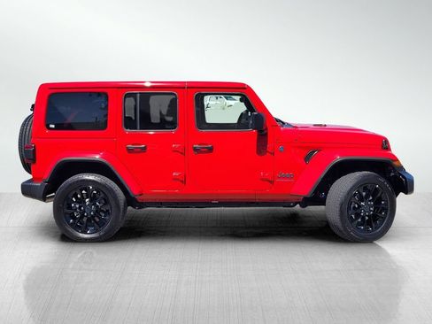 Used 2025 Jeep Wrangler Unlimited Sahara w/ Safety Group AWD/4WD image 3