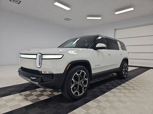 Used 2024 Rivian R1S Adventure AWD/4WD image 1