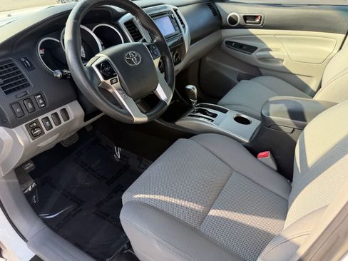 Used 2015 Toyota Tacoma PreRunner w/ TRD Off-Road Package RWD image 2