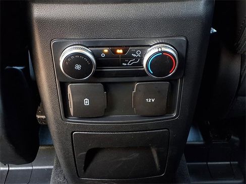 Used 2022 Ford Explorer XLT w/ Equipment Group 202A image 11