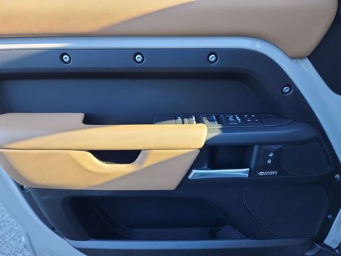 New 2026 Land Rover Defender 130 X-Dynamic SE image 22